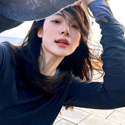 头部网红片场意外受伤，导演当场摔剧本，深夜引热议